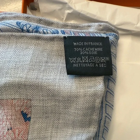 Hermes Multicolor Scarf - Excellent Condition - Picture 3 of 7